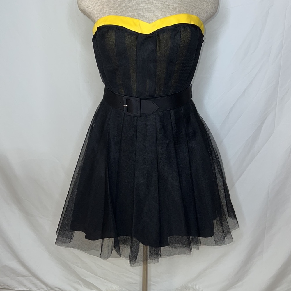 🔹 Aqua Strapless Dress